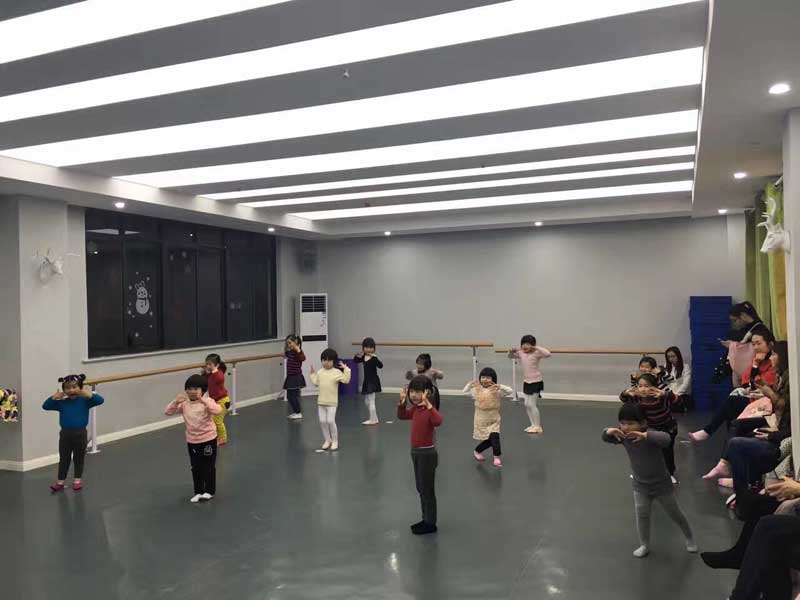 舞蹈房裝修時，舞蹈地膠該如何選擇？